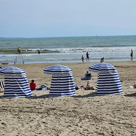 Апартаменты De Charme , Royan, Proche Avec Balcon. *