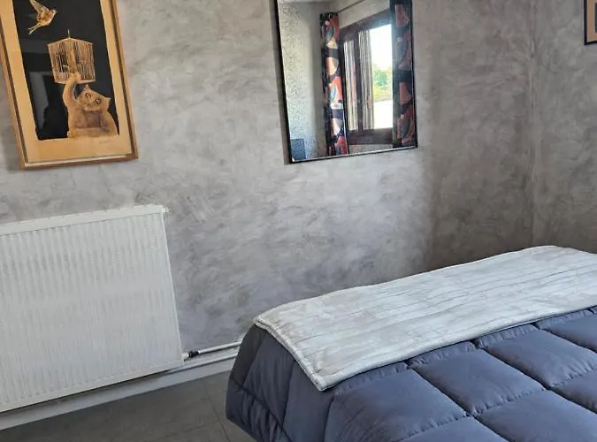 De Charme , Royan, Proche Avec Balcon. Apartment *