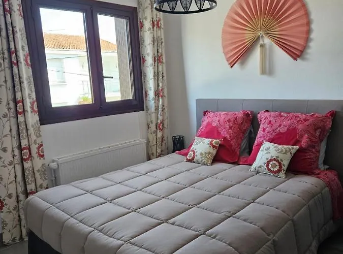 De Charme , Royan, Proche Avec Balcon. Apartment *