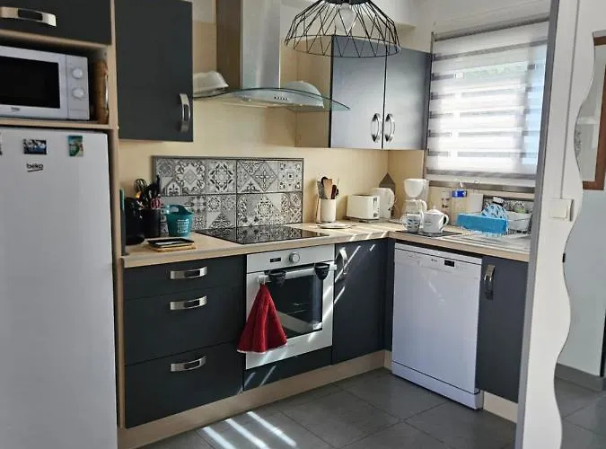 Апартаменты De Charme , Royan, Proche Avec Balcon. *