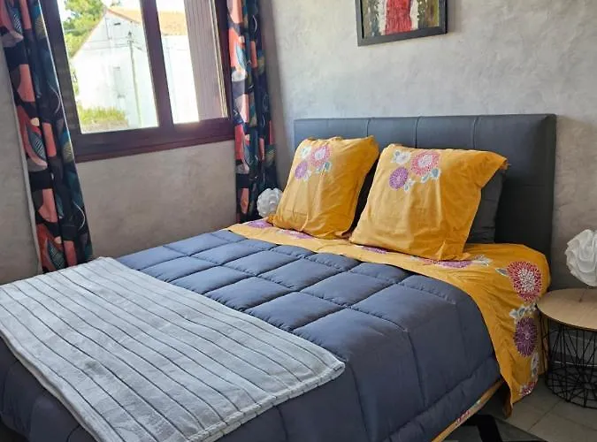 De Charme , Royan, Proche Avec Balcon. *