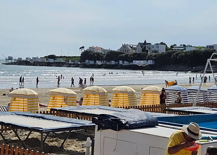 De Charme , Royan, Proche Avec Balcon.