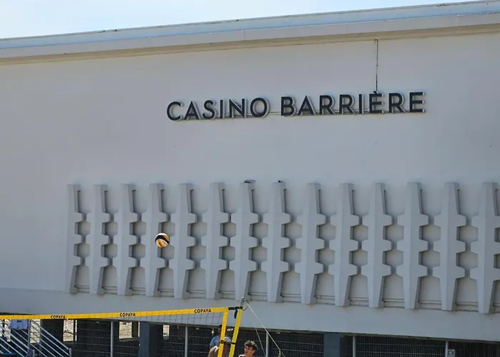 De Charme , Royan, Proche Avec Balcon. Apartment